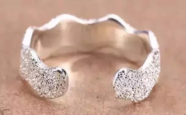 藏银和纯银的区别，925银、素银、泰银、藏银、假银的区别（纯银、藏银、苗银、泰银……不一定真的都是银）