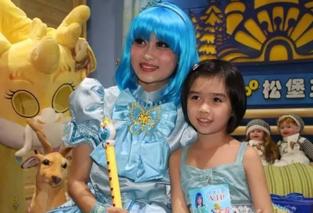 巴啦啦小魔仙第2个版本，《巴啦啦小魔仙》两版凌美琪变化大
