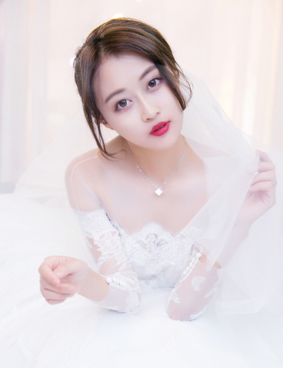巴啦啦小魔仙第2个版本，《巴啦啦小魔仙》两版凌美琪变化大
