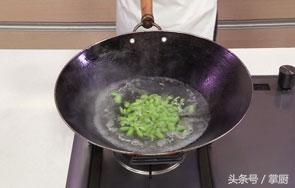 青豆怎么炒，青豆怎么炒好吃（大厨手把手教你肉末炒青豆）