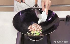 青豆怎么炒，青豆怎么炒好吃（大厨手把手教你肉末炒青豆）