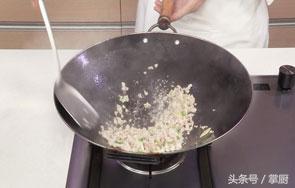 青豆怎么炒，青豆怎么炒好吃（大厨手把手教你肉末炒青豆）