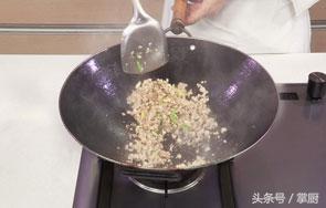 青豆怎么炒，青豆怎么炒好吃（大厨手把手教你肉末炒青豆）