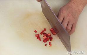 青豆怎么炒，青豆怎么炒好吃（大厨手把手教你肉末炒青豆）