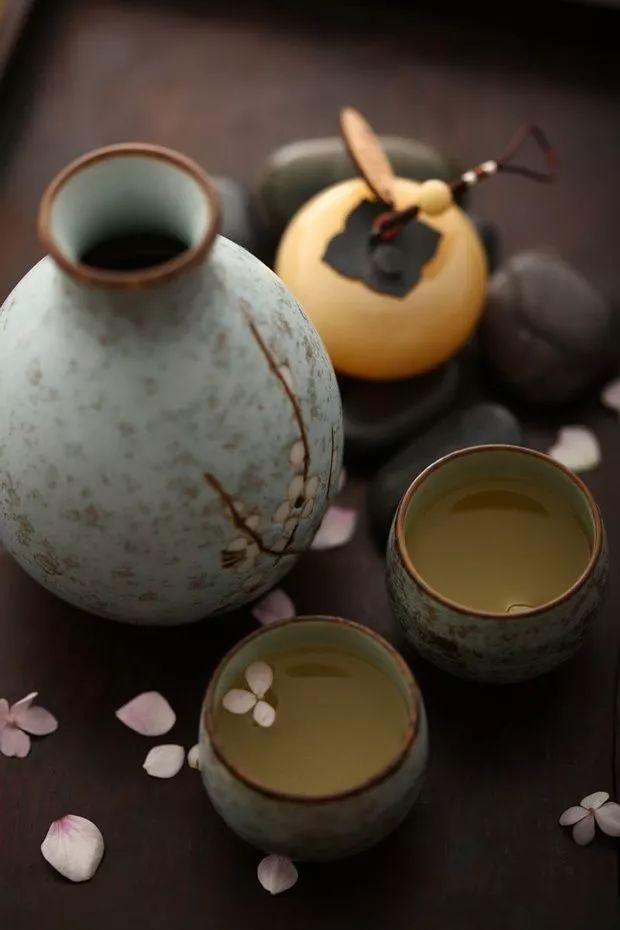 当浮一大白什么意思，当浮一大白的浮是什么意思（唐诗下酒，宋词伴茶）