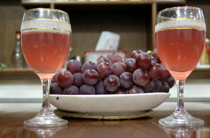 自制葡萄酒保质期多长时间，怎样鉴别自制葡萄酒有毒（自制葡萄酒的保质期有多长）