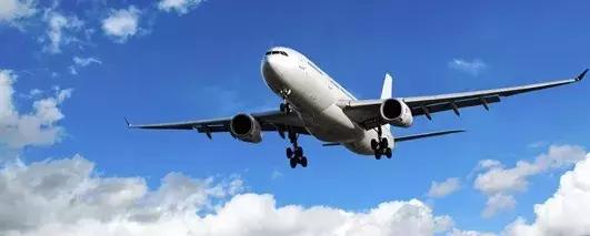 飞机上可以带化妆品吗，化妆品能带上飞机么（飞机上可以带的这些化妆品）