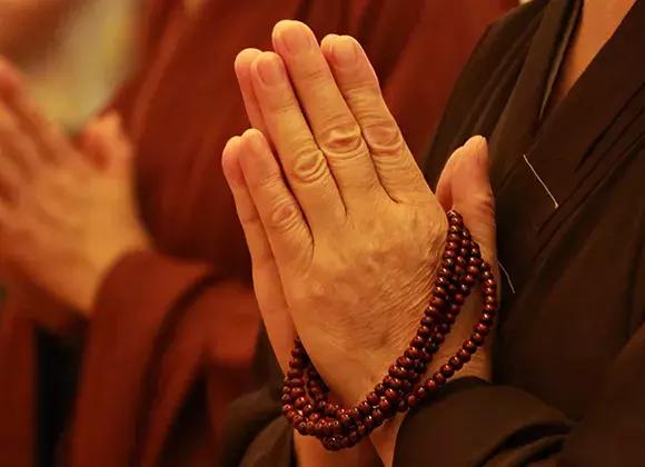 念经的好处有哪些，保佑你逢凶化吉、福报圆满