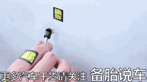 自己动手修复车门凹陷的方法，我把老板的奔驰车踢了一坑