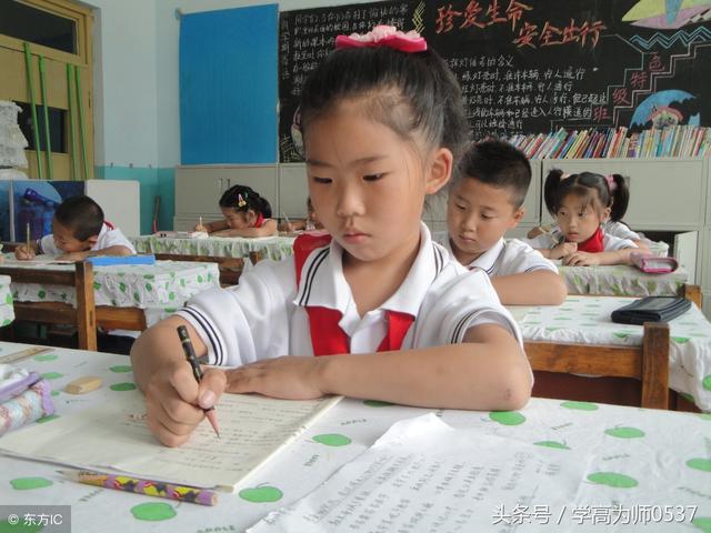 闪闪的星星像什么打比方写句子，闪闪的星星像什么呢造句（一年级语文上册句子填空专项练习题）