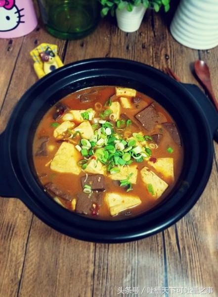 鸭血豆腐咋做的，鸭血豆腐这么做
