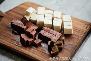 鸭血豆腐咋做的，鸭血豆腐这么做