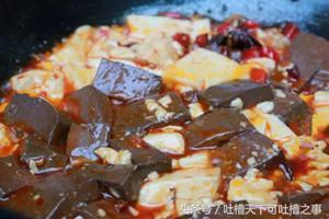 鸭血豆腐咋做的，鸭血豆腐这么做