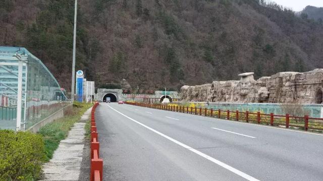 秦岭服务区是海拔多少米,到秦岭服务区多少公里(中国最美七大高速服务区) 秦岭服务区是海拔多少米,到秦岭服务区多少公里(中国最美七大高速服务区)