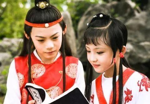 孔雀东南飞打一字，孔雀东南飞打一字谜（一首诗藏了十六个爱情故事）
