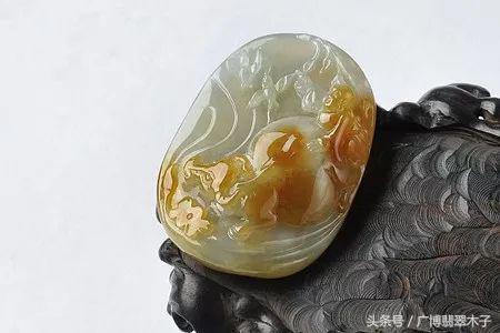 属马的女性适合戴什么手镯，属马的女人适合佩戴什么首饰（2018下半年十二生肖戴什么翡翠最旺运）