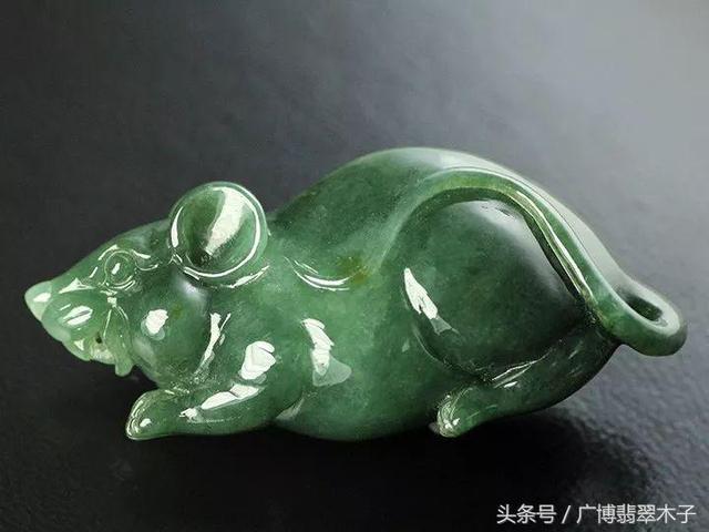 属马的女性适合戴什么手镯，属马的女人适合佩戴什么首饰（2018下半年十二生肖戴什么翡翠最旺运）