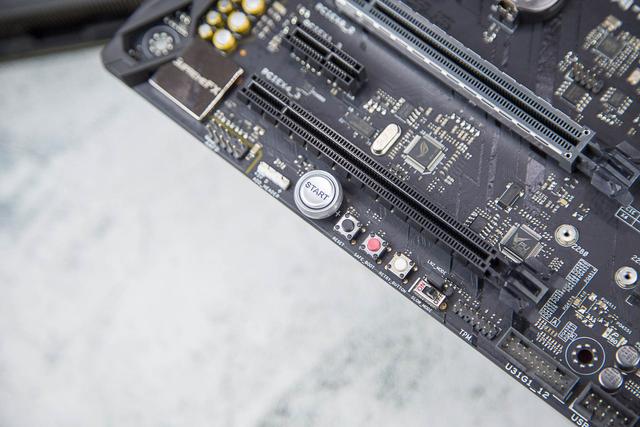 华硕GTX1080功耗是多少，exynos1080功耗（M10H+GTX）