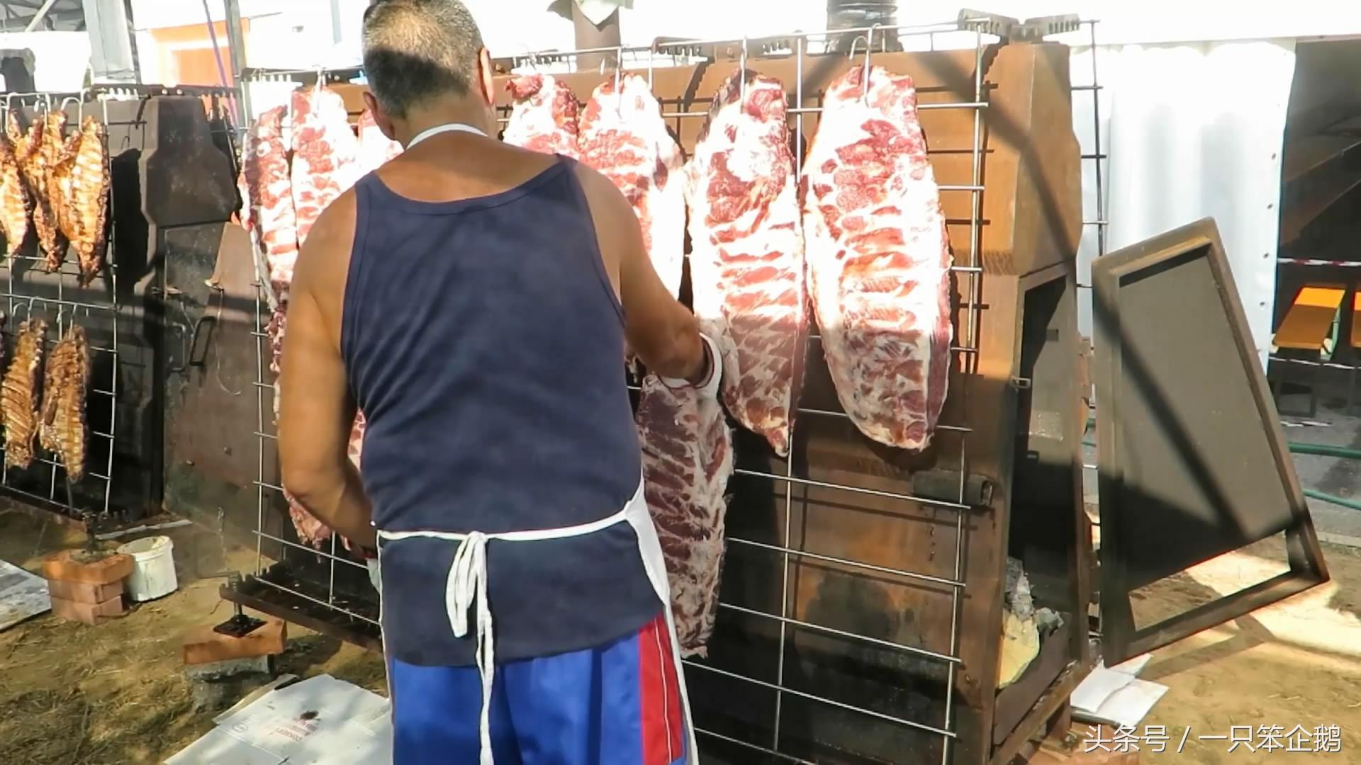 参观墨西哥烤肉作坊，霸气烤肉一次可烤50头猪