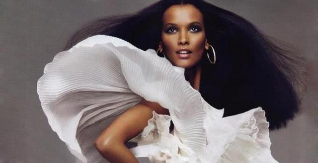 夏奈尔香水，香奈儿香水官方旗舰官网（黑的发亮、美的发光——那些闪耀时尚圈的黑珍珠）