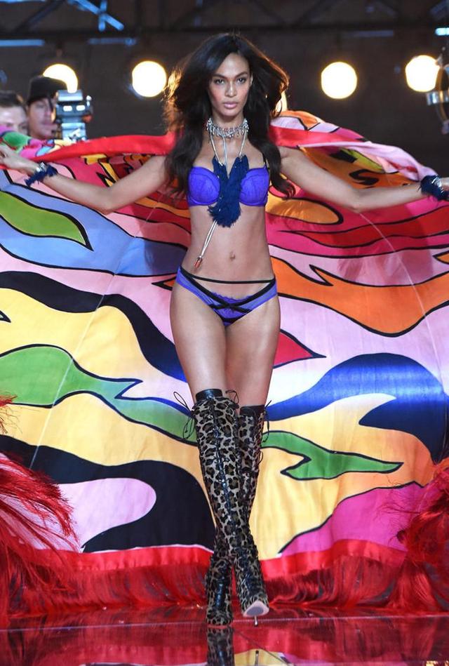 夏奈尔香水，香奈儿香水官方旗舰官网（黑的发亮、美的发光——那些闪耀时尚圈的黑珍珠）