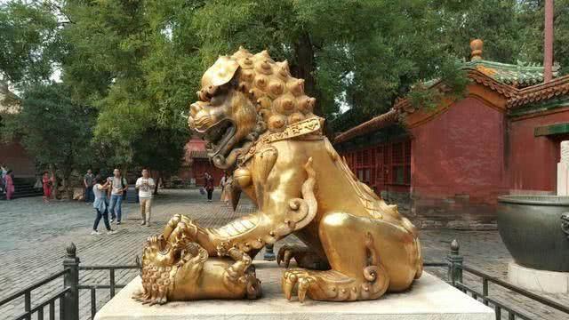故宫铜狮子为什么没人敢摸，为什么一下都不能摸