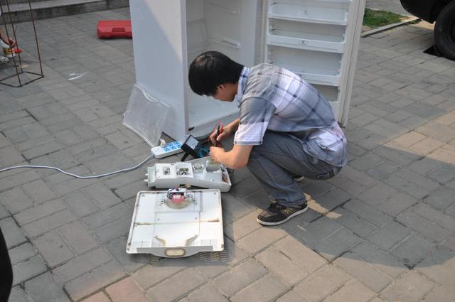 冰箱不制冷怎么办，环戊烷冰箱不制冷怎么办（冰箱里厚厚一层冰）