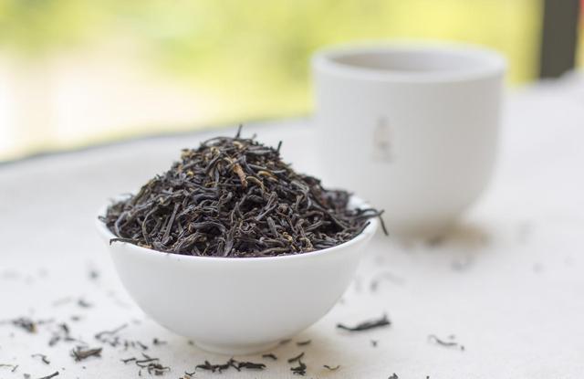 茶叶招虫子是什么原因，茶叶招虫子是什么原因造成的（招来虫子又烂根）