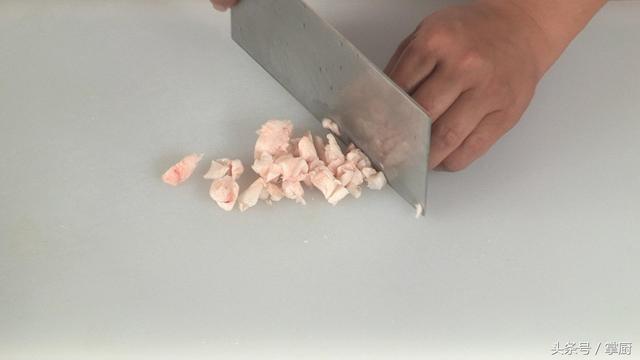 团鱼怎么做才好吃，甲鱼怎么做法好吃（妈妈做的菜就是好吃）