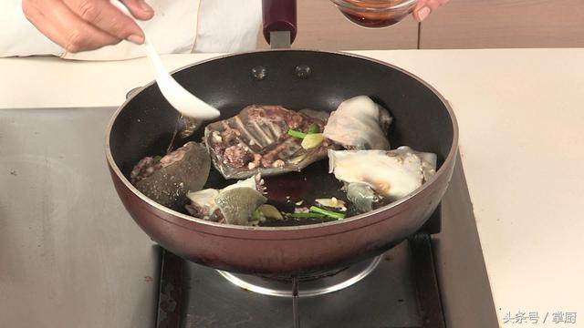 团鱼怎么做才好吃，甲鱼怎么做法好吃（妈妈做的菜就是好吃）