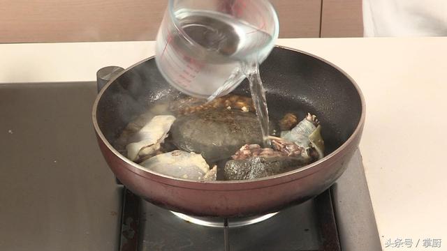 团鱼怎么做才好吃，甲鱼怎么做法好吃（妈妈做的菜就是好吃）
