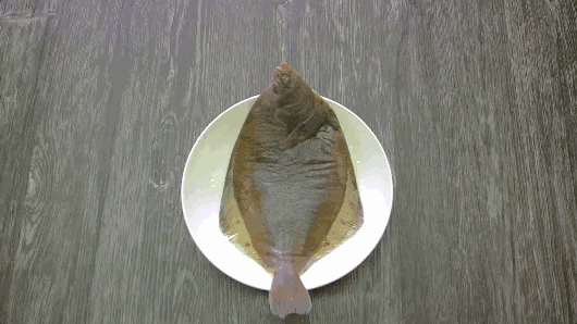 红烧鲽鱼的家常做法，红烧鲽鱼身的做法窍门（你吃过“轻红烧”的料理吗）