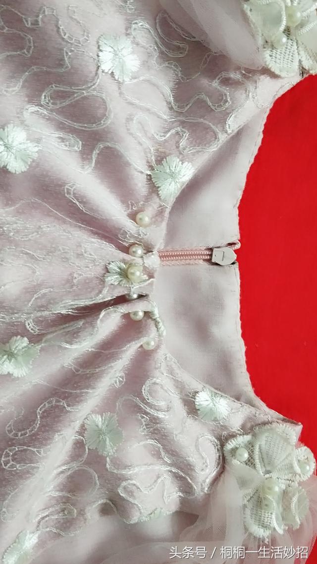 领口大怎么缝能让领口小，衣服领口大了怎么改小窍门视频（领口大了还可以这样改）