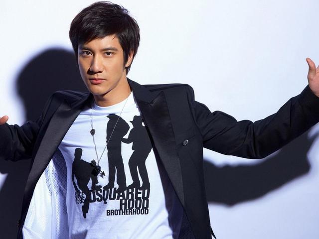 我和你的爱情好像水晶是哪首歌，你和我的爱情就像水晶歌词是什么意思（哪首才是你表白神曲呢）