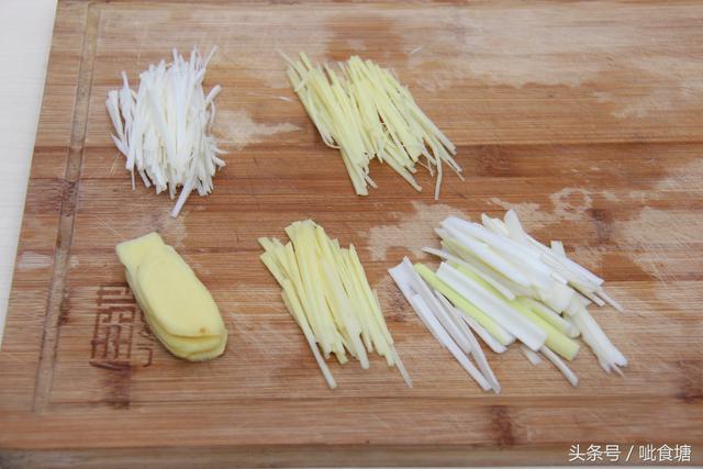 清蒸武昌鱼的做法，清蒸武昌鱼的做法大全视频（清蒸武昌鱼居然可以做的这么漂亮）