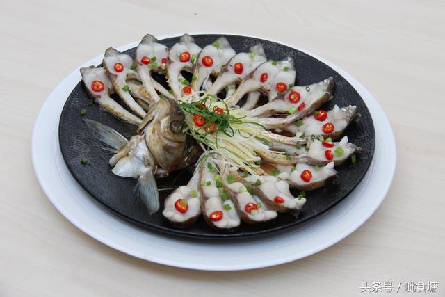 清蒸武昌鱼的做法，清蒸武昌鱼的做法大全视频（清蒸武昌鱼居然可以做的这么漂亮）