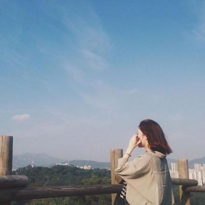 有点伤感的女生照片，微信头像，有点伤感的女生照片（女生伤感落寞微信背影头像）