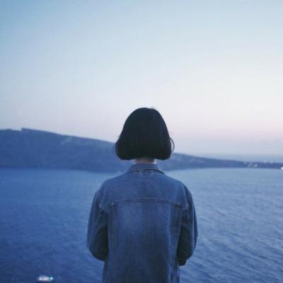 有点伤感的女生照片，微信头像，有点伤感的女生照片（女生伤感落寞微信背影头像）