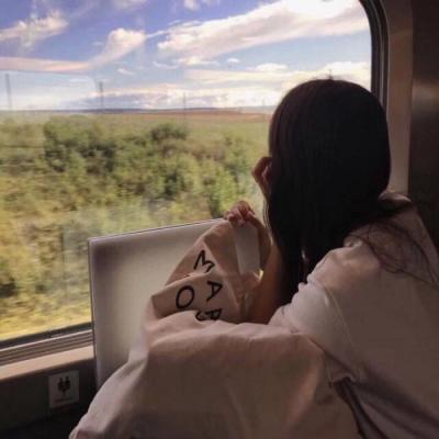 有点伤感的女生照片，微信头像，有点伤感的女生照片（女生伤感落寞微信背影头像）