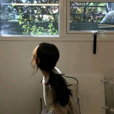 有点伤感的女生照片，微信头像，有点伤感的女生照片（女生伤感落寞微信背影头像）