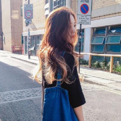 有点伤感的女生照片，微信头像，有点伤感的女生照片（女生伤感落寞微信背影头像）