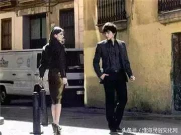 “女大一抱金鸡”什么意思，“女大一抱金鸡”（男女婚配到底相差几岁为宜）