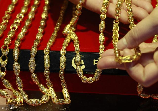 银子生锈是假的吗，银子生锈是假的吗还是真的（假的黄金首饰都是什么材质做成的）