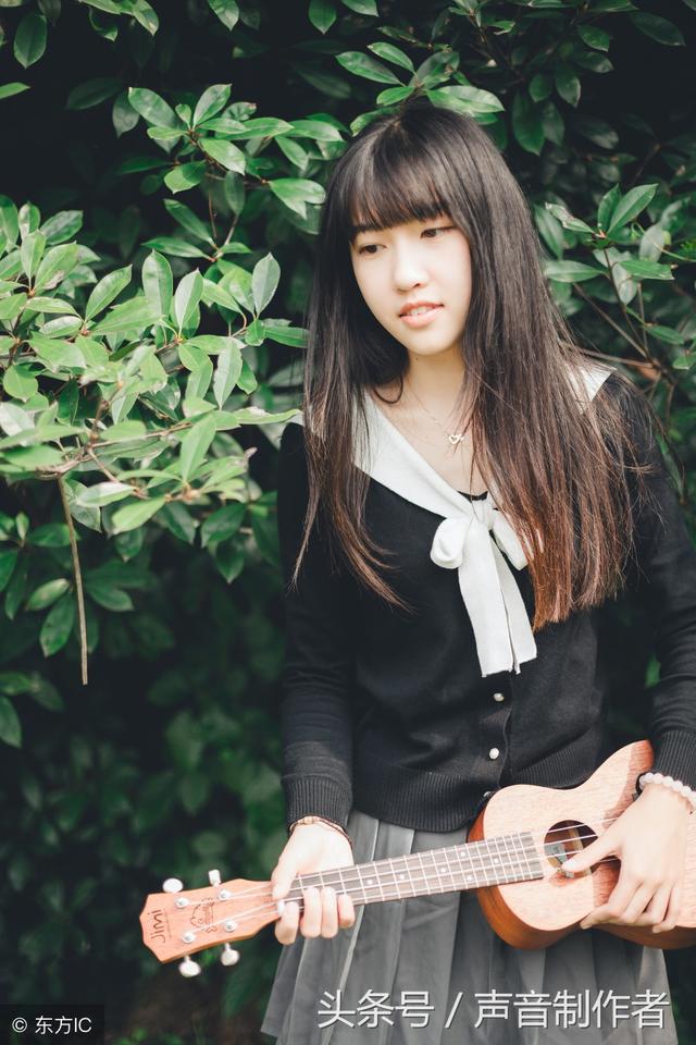 尤克里里新手入门曲谱，尤克里里新手入门谱子《童年》（尤克里里弹奏必备）