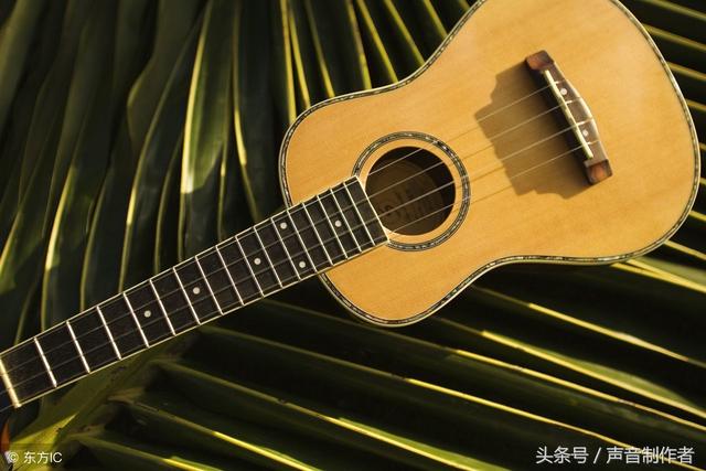 尤克里里新手入门曲谱，尤克里里新手入门谱子《童年》（尤克里里弹奏必备）