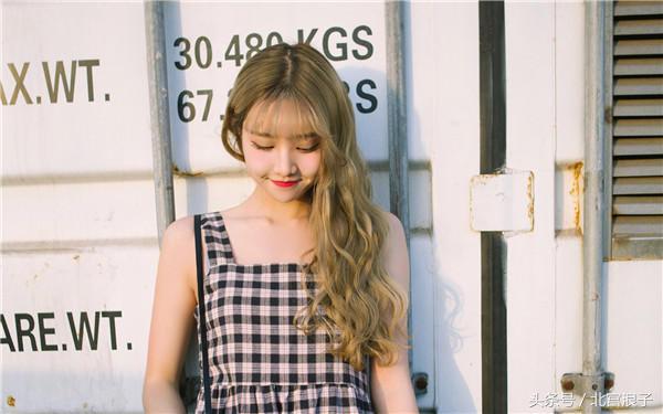 第一次跟女孩子聊天应该怎么聊，第一次怎么和女生聊天（看完这些，让你聊天时更加自信）