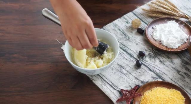 自制KFC黄金虾球怎么做，龙虾球怎么做（只有在肯德基里能吃到的黄金虾球）