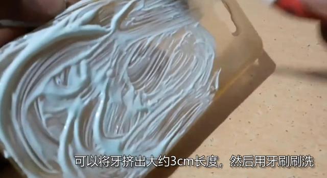 手机壳发黄了怎么变白简单方法，发黄的手机壳怎么变白（发黄的手机壳不要扔）