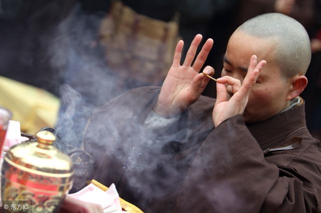 念佛的好处，念佛有何益处（念佛是在心里默念好呢）