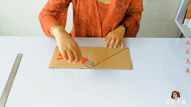 简易相框制作的制作方案，简易相框设计与制作（手工达人用纸箱自制手机照相框）
